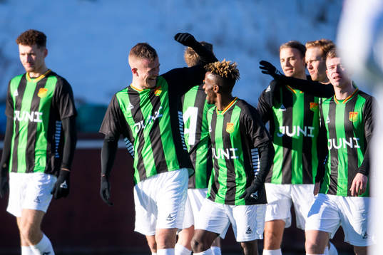 GAIS Alexander Ahl Holmström och Richard Friday jublar