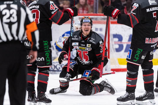 Örebros Christopher Mastomäki jublar