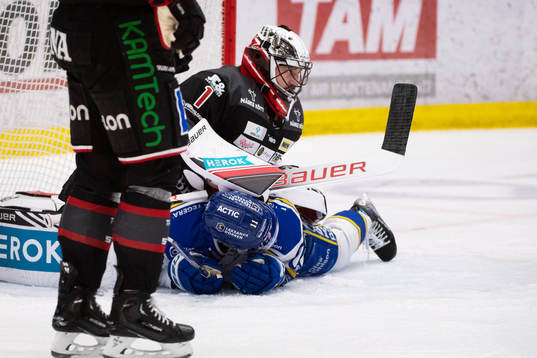 Örebros målvakt Jhonas Enroth och Leksands Martin Karlsson