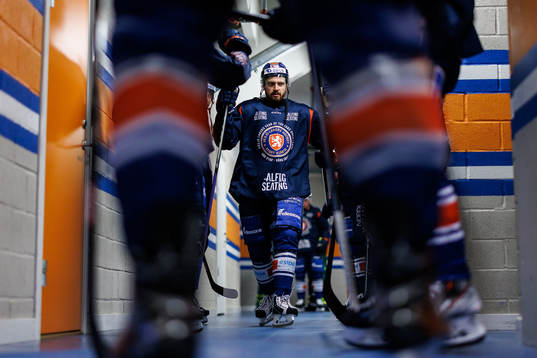 Växjös Lukas Bengtsson före ishockeymatchen i SHL mellan