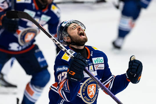 Växjös Lukas Bengtsson jublar