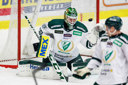 Växjös Lukas Bengtsson (ej i bild) gör mål 2-0 bakom