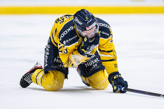 Södertäljes Albert Sjöberg har ont