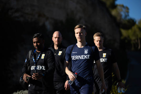IFK Göteborgs assisterande tränare Alexander Tengryd och Oscar Wendt innan en träning med IFK Göteborg den 4 februari 2023 i Alicante. 