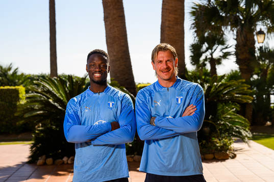 Johan Dahlin och Ismael Diawara poserar för ett porträtt