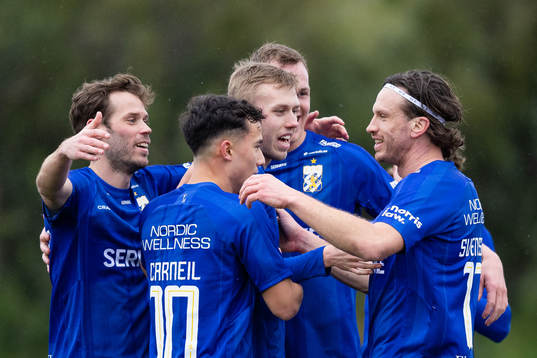 IFK Göteborgs Elias Hagen jublar med lagkamrater