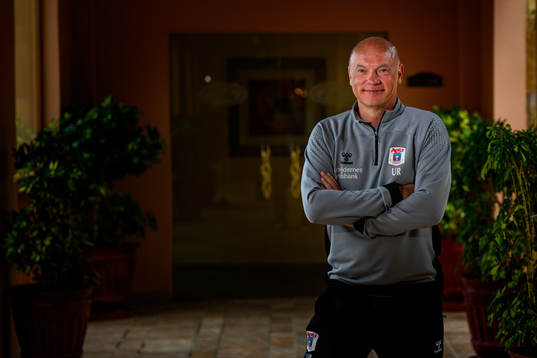 AGF Århus tränare Uwe Rösler poserar för ett porträtt