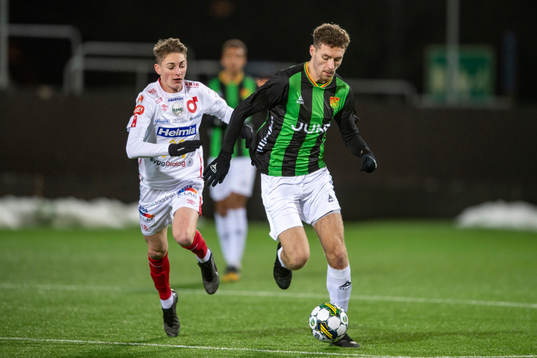 Degerfors Jamie Bichis och GAIS Anes Cardaklija