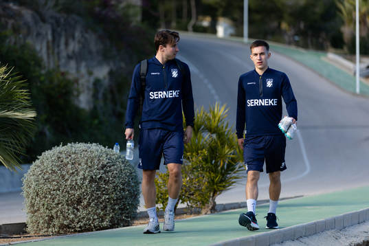 IFK Göteborgs Anders Trondsen och Anton Kurochkin på väg