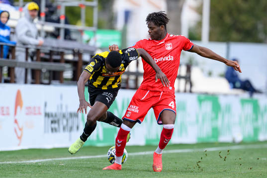 Anomnachi Chidi of Häcken and Yann Aurel Bisseck of Aarhus