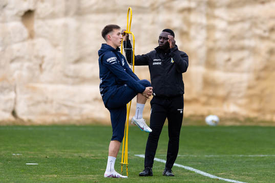 IFK Göteborgs Anton Kurochkin och tränare Frankie Boakye