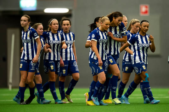 IFK Göteborgs spelare jublar