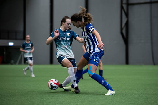 Alingsås Alma Öberg och IFK Göteborgs Malva Larsson