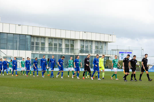 Lagen på väg ut på planen innan träningsmatchen i fotboll mellan IFK Göteborg och Viborg den 11 februari 2023 i San Pedro del Pinatar. 