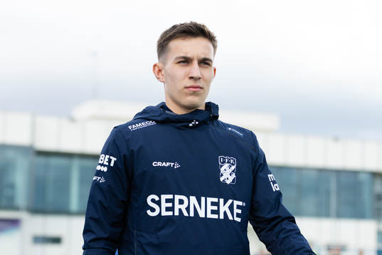 IFK Göteborgs Anton Kurochkin innan träningsmatchen i fotboll mellan IFK Göteborg och Viborg den 11 februari 2023 i San Pedro del Pinatar. 