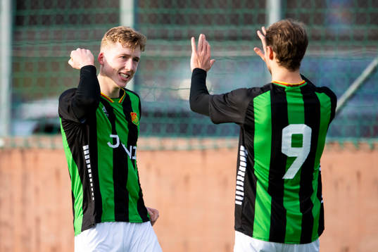 GAIS Filip Beckman jublar efter att ha gjort sitt första A-lagsmål för GAIS