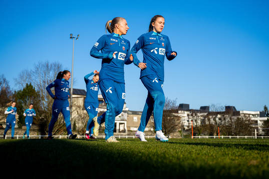 Thea Bjelde and Emilie Nautnes of the Norwegian women's