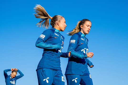 Thea Bjelde and Emilie Nautnes of the Norwegian women's