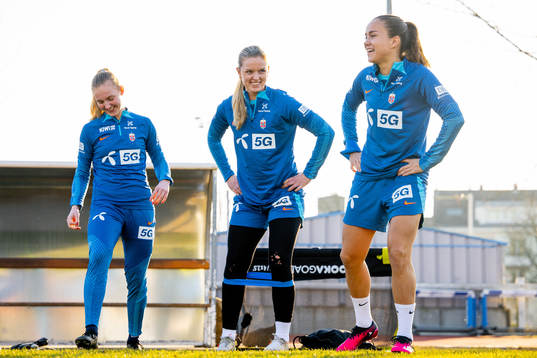 Goalkeeper Sunniva Skoglund, goalkeeper Guro Pettersen and