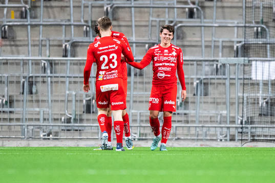 Värnamos Jesper Dickman jublar efter 1-4