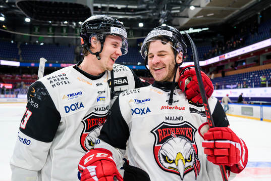 Malmö Redhawks Adam Ollas Mattsson och Lance Bouma jublar