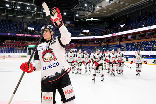 Malmö Redhawks Oliver Lauridsen jublar och tackar publiken