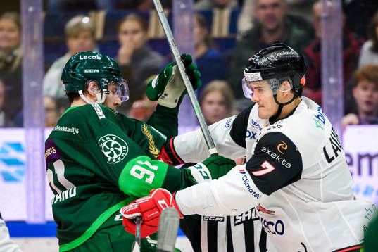 Färjestads Eric Engstrand och Malmö Redhawks Oliver