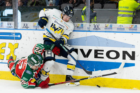 Frölundas Linus Nässen och HV71s Emil Andrae