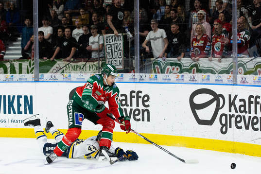 HV71s Emil Andrae och Frölundas Linus Nässen