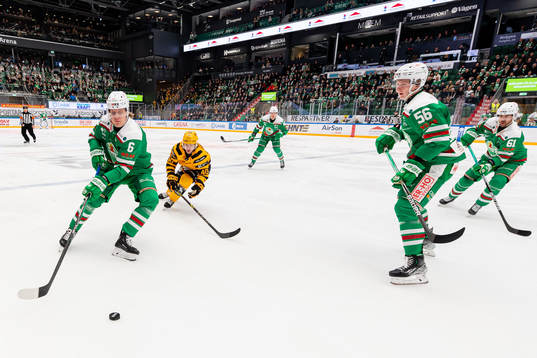 Rögles Tony Sund och Adam Engström i en kamp mot