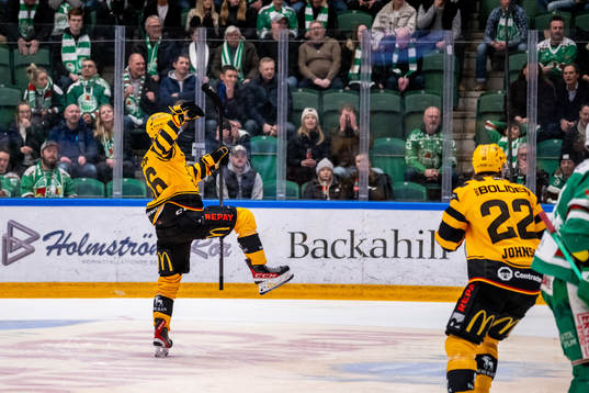 Skellefteås Anton Olsson  jublar