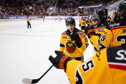 Luleås Konstantin Komarek jublar