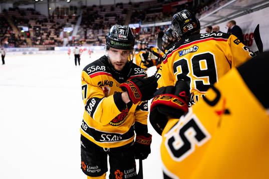 Luleås Konstantin Komarek jublar