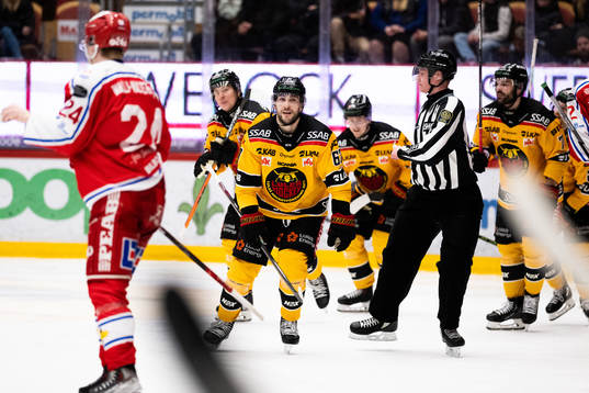 Luleås Konstantin Komarek jublar