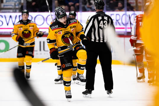 Luleås Konstantin Komarek jublar