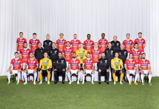  Elyas Bouzaiene, Gustav Lindgren, Fysioterapeut Natalie Morgenstern, Diego Campos, Albin Mörfelt, Joseph Claude Agyeman Gyau, De Pievre Ilunga, Lagledare Stig Ekman, Damjan Pavlovic, Rasmus Örqvist. Mittenledet från vänster: Dijan Vukojevic, Läkare Henrik Ahlin, Läkare Juha Huhtakangas, Seid Korac, Filip Järlesand, Alexander Hedén Lindskog, Fystränare Johan Svensson, Assisterande tränare Roger Werner, Justin Salmon. Sittande från vänster: Oscar Wallin, Gustav Granath, Sondre Rossbach, Huvudtränare Andreas Holmberg, Sean Sabetkar, Christos Gravius, Huvudtränare Tobias Solberg, Jonas Olsson, Erik Lindell, Karim Mammar.