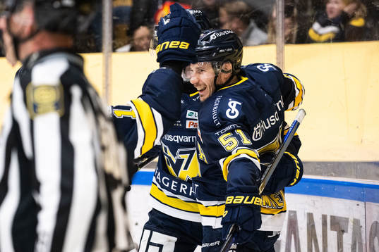 HV71s Andy Miele jublar