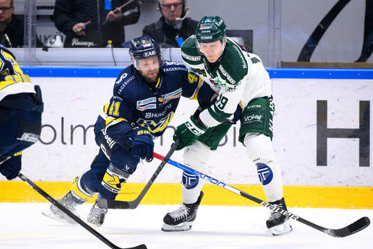 HV71s Chad Billins och Färjestads Lucas Forsell