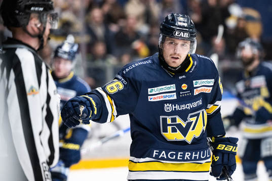 HV71s Fredrik Forsberg jublar