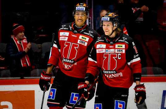 Örebros Joshua Karlsson och Örebros Rodrigo Abols jublar