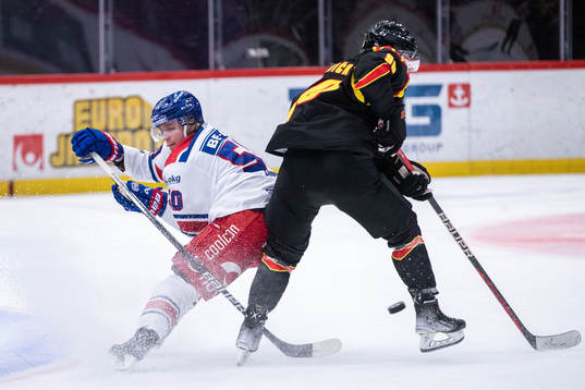 Oskarshamns Juuso Riikola och Brynäs David Sklenicka