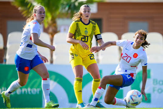 Cornelia Kapocs of Sweden and Nina Nijstad of Netherlands