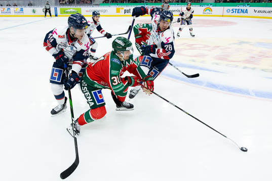 Linköpings Benjamin Maxwell och John Nyberg mot Frölundas