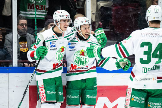 Rögles William Wallinder och Michael Kapla jublar