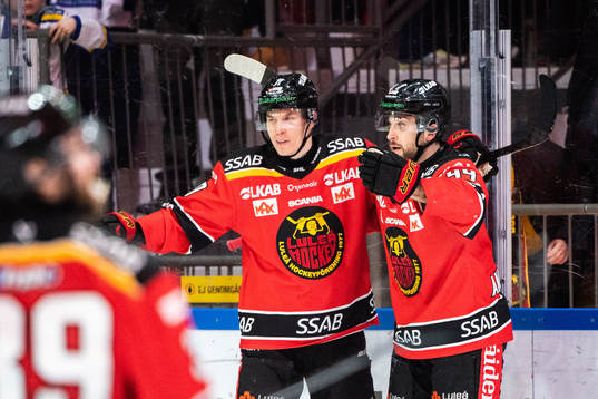 Luleås Luleås Jonathan Andersson jublar med Tomi Sallinen