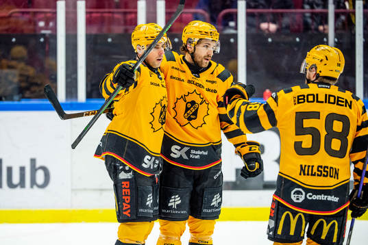 Skellefteås Joakim Lindström jublar