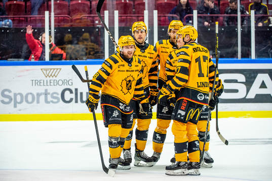 Skellefteås Joakim Lindström jublar