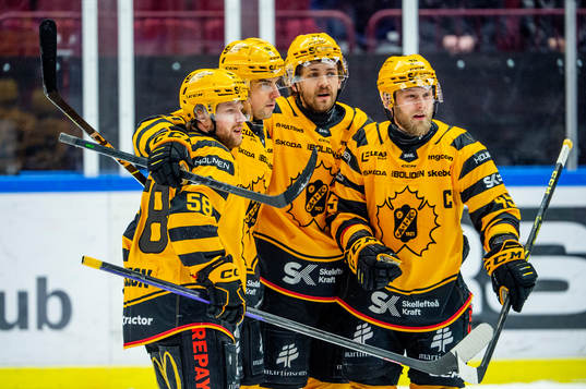 Skellefteås Joakim Lindström jublar