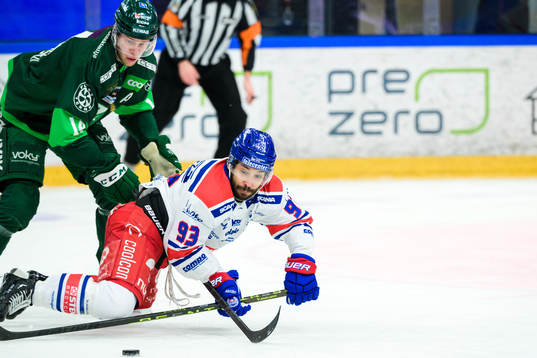 Färjestads Victor Ejdsell och Oskarshamns Cameron Brace