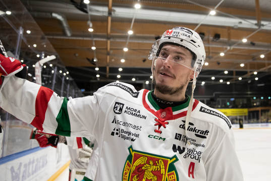 Moras Robin Johansson jublar